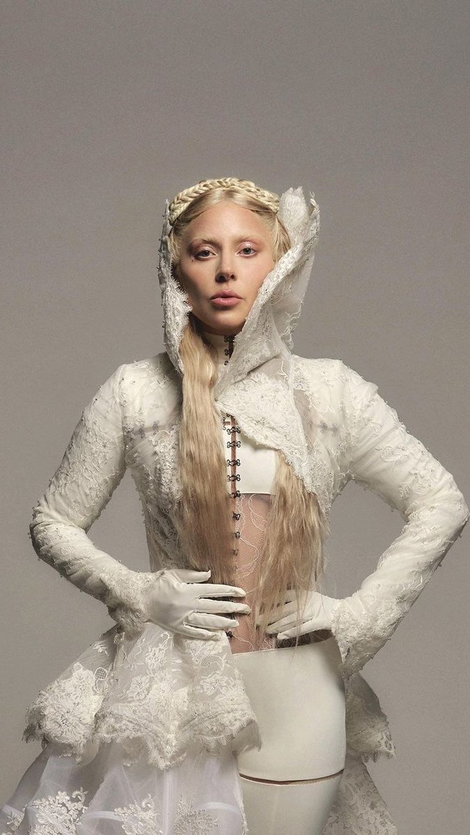 chromaticaoty's tweet photo. Lady Gaga foi indicada em 12 categorias no #VMAs

Artista do Ano
Vídeo do Ano 
Música do Ano 
Melhor Colaboração 
Melhor Música Pop 
Melhor Direção 
Melhor Direção de Arte 
Melhor Cinematografia 
Melhor Edição 
Melhor Coreografia 
Melhor Efeitos Visuais 
Melhor Álbum https://t.co/GkkR5dBRJW