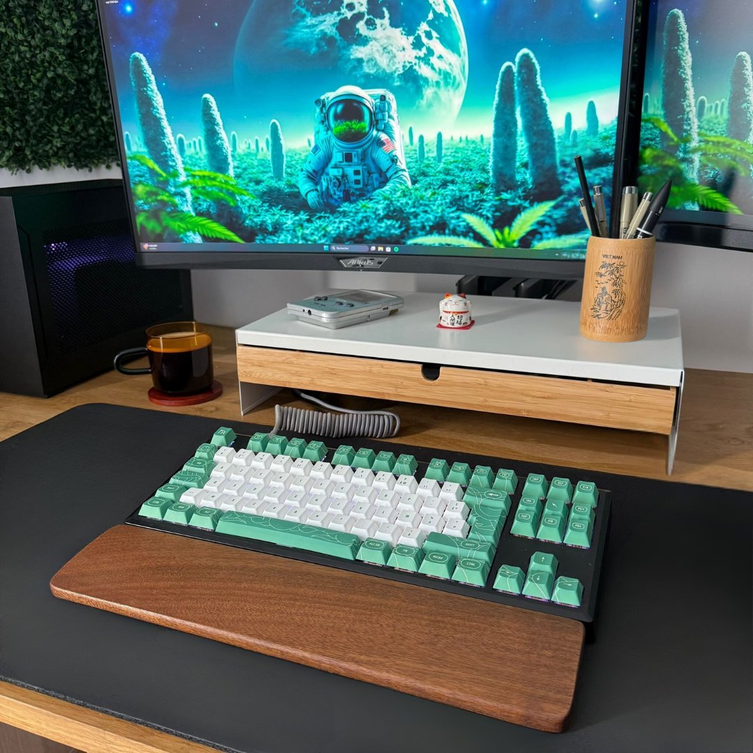 Nos keycaps, ton setup.
(Et parfois, ton chat🐾)

Set G-Element, dispo sur le site 🌿