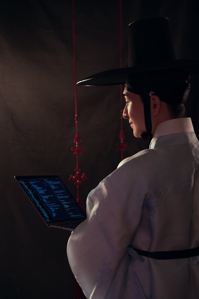 케이팝 버그 헌터스 | KPop Bug Hunters

"세상은 너희를 한복 입은 개발자로 알겠지만 , 너희는 그 이상이 될 존재들이야"