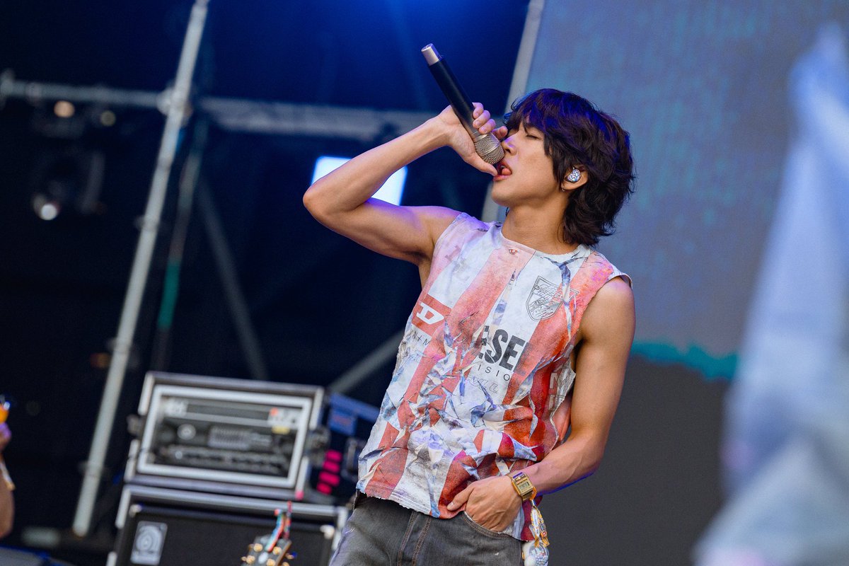 unnspokenn's tweet image. #이승윤_트친소 #삐뚜루_트친소
입덕한지 얼마 안댔지만 싱어게인 무대를 모두 정주행한 날 저는 단번에 알았습니다 이사람이라고 여기에제평생을바칠거라고..... 
이번에 펜타 다녀왓고 전주도 갑니도!! 그림 가끔 그립니도!! 음악을 사랑합니다친구해주세요 같이 승얘해요!!😁😁