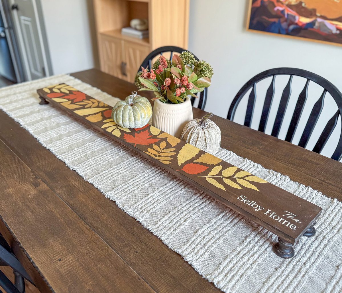 boardandbrushcs's tweet image. 𝗔𝗨𝗚𝗨𝗦𝗧 𝗥𝗘𝗟𝗘𝗔𝗦𝗘 🌻🍁🧡
From festive porch signs to NEW pedestals and trays, our fall release is all about cozy charm &amp;amp; whimsical details. Whether you&apos;re decorating your home, hosting game day, or welcoming guests, there&apos;s something in this release for everyone.