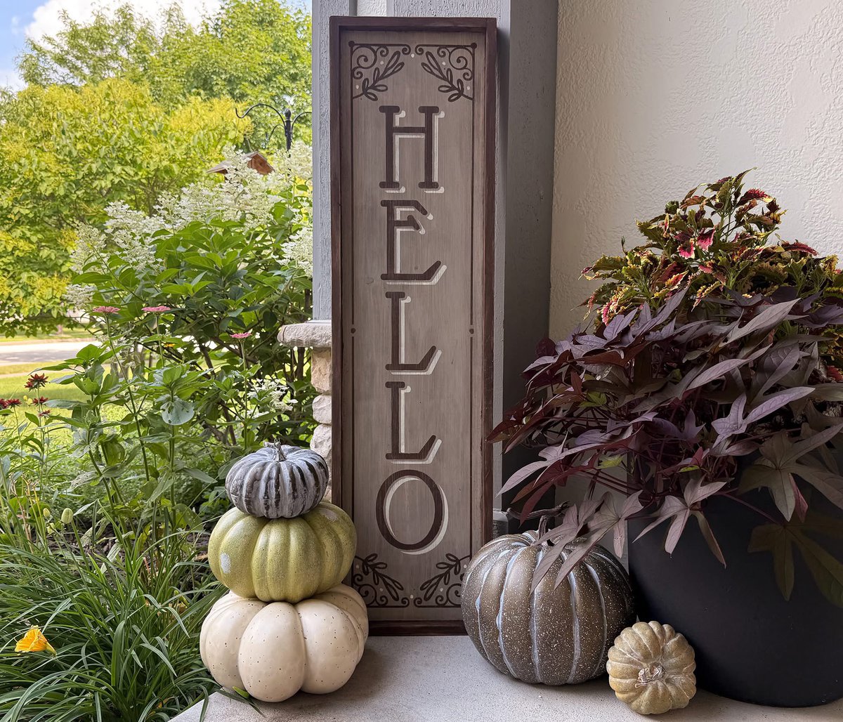 boardandbrushcs's tweet image. 𝗔𝗨𝗚𝗨𝗦𝗧 𝗥𝗘𝗟𝗘𝗔𝗦𝗘 🌻🍁🧡
From festive porch signs to NEW pedestals and trays, our fall release is all about cozy charm &amp;amp; whimsical details. Whether you&apos;re decorating your home, hosting game day, or welcoming guests, there&apos;s something in this release for everyone.