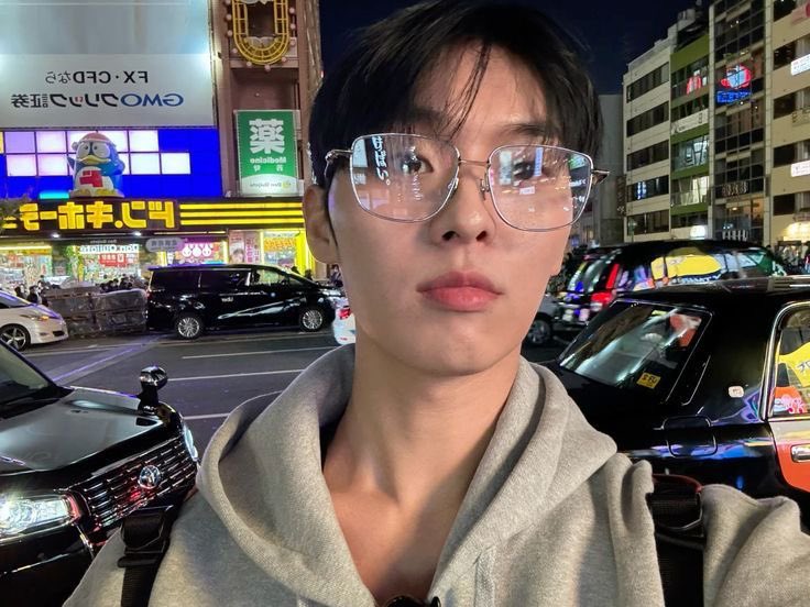 ★ (@hyunwookst) on Twitter photo 