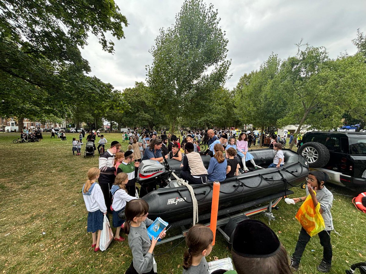 MPSonthewater's tweet image. The Marine Policing Unit were pleased to attend this year’s Shomrim Emergency Services Open Day. Once again, there was an amazing turnout from the local community, who enjoyed trying on our kit and learning about what the unit does on a day to day basis.
