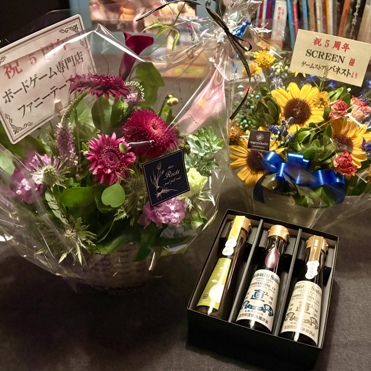 ボードゲーム SCREEN (@screengames3) on Twitter photo 今更なんですが。。。
5周年のお祝いのお花をいただきました。
日進のファニーテーブルさん <a href="/funnytable1/">ファニーテーブル(ボードゲーム専門店)/funnytable</a>
名古屋のバネストさん
<a href="/banestolive/">バネスト中野(名古屋黒川ボードゲーム専門店)</a>
ありがとうございます! 今後もよろしくお願いします🐶 今更なんですが。。。
5周年のお祝いのお花をいただきました。
日進のファニーテーブルさん <a href="/funnytable1/">ファニーテーブル(ボードゲーム専門店)/funnytable</a>
名古屋のバネストさん
<a href="/banestolive/">バネスト中野(名古屋黒川ボードゲーム専門店)</a>
ありがとうございます! 今後もよろしくお願いします🐶