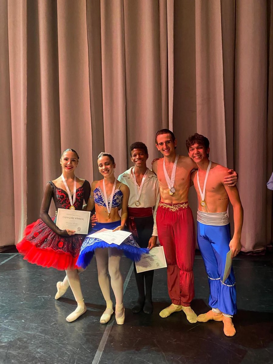 lianystr's tweet photo. Cuban ballet students from the Fernando Alonso National School of Ballet have just won the
🇿🇦🥇🇨🇺 Grand Prix and Gold at the XII International Ballet Competition of South Africa!

#Cuba is proud of them! https://t.co/nERKkZNcSg
