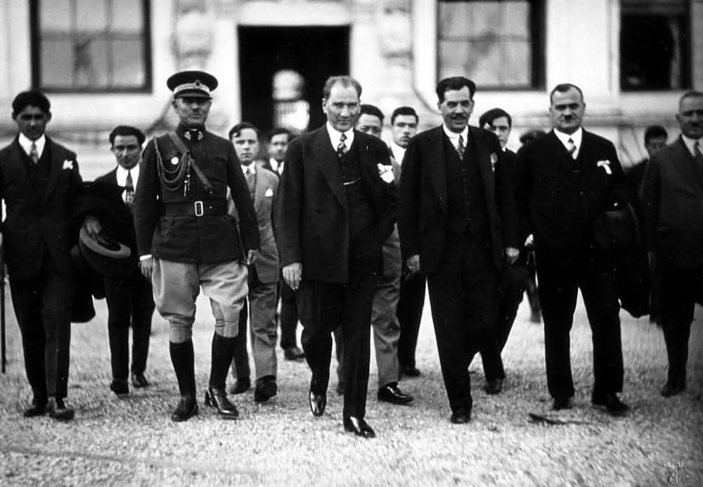 hasanoder's tweet image. 5Ağustos 1921’de Gazi Mustafa Kemal Paşa'ya Başkomutanlık yetkisi verildi
Efendiler düşmanı kesinlikle yeneceğimize dair olan güvenim bir dakika olsun sarsılmamıştırvBu dakikada bu gönül dolusu güvenimi yüksek heyetinize karşı bütün millete karşı ve bütün âleme karşı ilân ederim