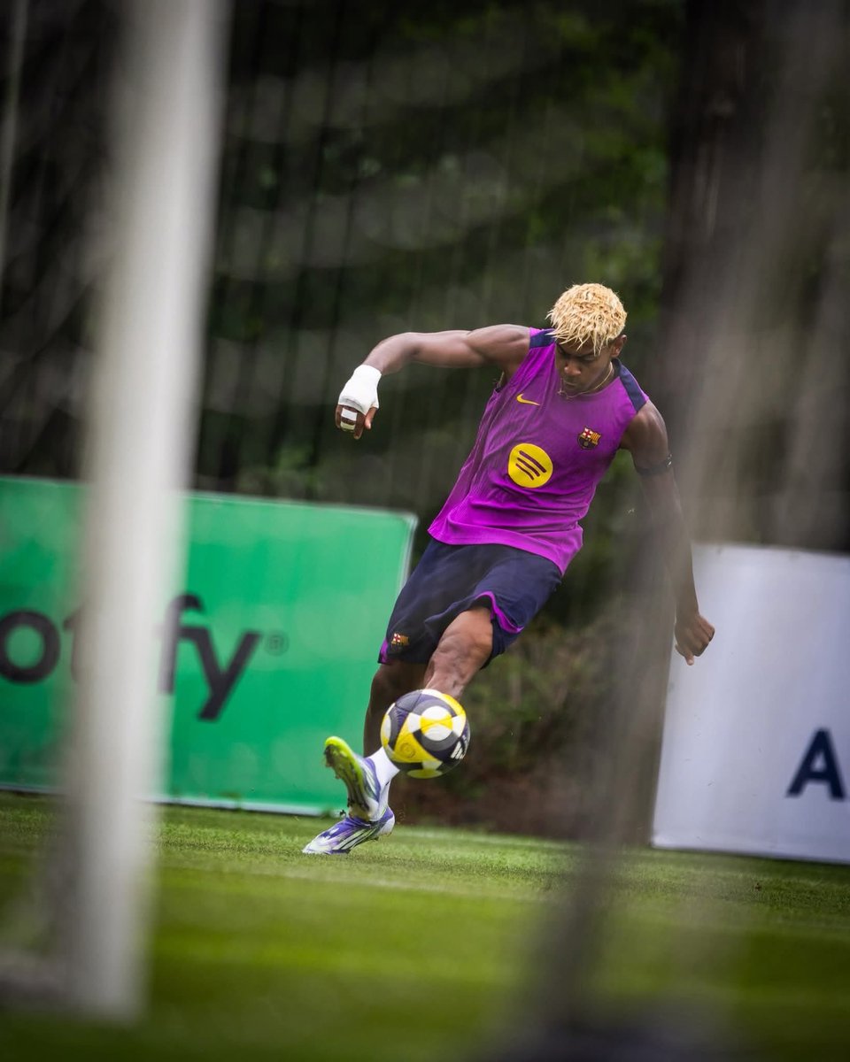 RealTwist12's tweet photo. Bro perfected that out-foot pass before Vini Jr ever got hold of that Ballon Dor 😭😭 https://t.co/mg9KIXmmyG