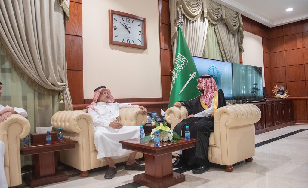 شهد محافظ #عنيزة أ. سعد السليم، اليوم توقيع اتفاقية شراكة بين جمعية واحة الوفاء لمساندة كبار السن وشركة سمو نجد الاستثمارية، وذلك لإنشاء مشروع المنتجع الصحي لكبار السن، أحد المشاريع النوعية لبرنامج “سخاء”، بتكلفة تتجاوز 30 مليون ريال.. ويهدف المشروع إلى إنشاء بيئة نموذجية ..