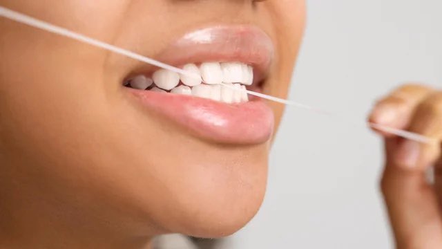 Ça y est ! Les grands médias diffusent l’info : « Peur des piqûres? Les vaccins de demain passeront par le fil dentaire » ! 🤦🏻‍♂️
(cf : slate.fr/sante/vaccinat…)

J’avais alerté en vidéo : youtu.be/NxqmEpYxY3c?fe…

Leurs projets : vaccination par fil dentaire, mais aussi par spray