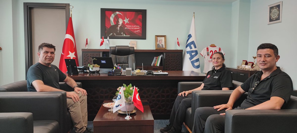 AFAD Denizli (@afad_denizli) on Twitter photo Konya AFAD İl Müdürümüz Sayın Ali Ihsan KÖRPEŞ İl Müdürümüz Sayın Yıldız TOSUN'u makamında ziyaret etmislerdir kendilerine nazik ziyaretleri için teşekkür ederiz. Konya AFAD İl Müdürümüz Sayın Ali Ihsan KÖRPEŞ İl Müdürümüz Sayın Yıldız TOSUN'u makamında ziyaret etmislerdir kendilerine nazik ziyaretleri için teşekkür ederiz.