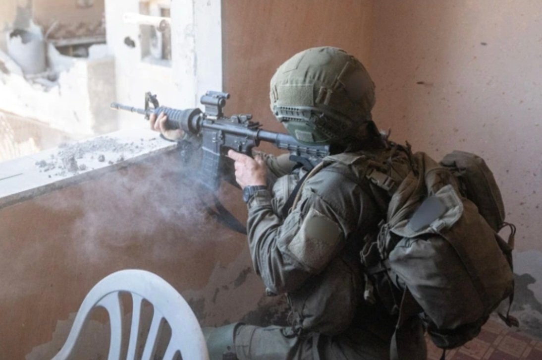 🚨The Kfir Brigade combat team forces under the command of the 36th Division are currently operating in southern Khan Yunis in the Gaza Strip.
As part of the operation, the forces located a cache of mortar bombs, grenades, charges and other weapons hidden inside a building.
In
