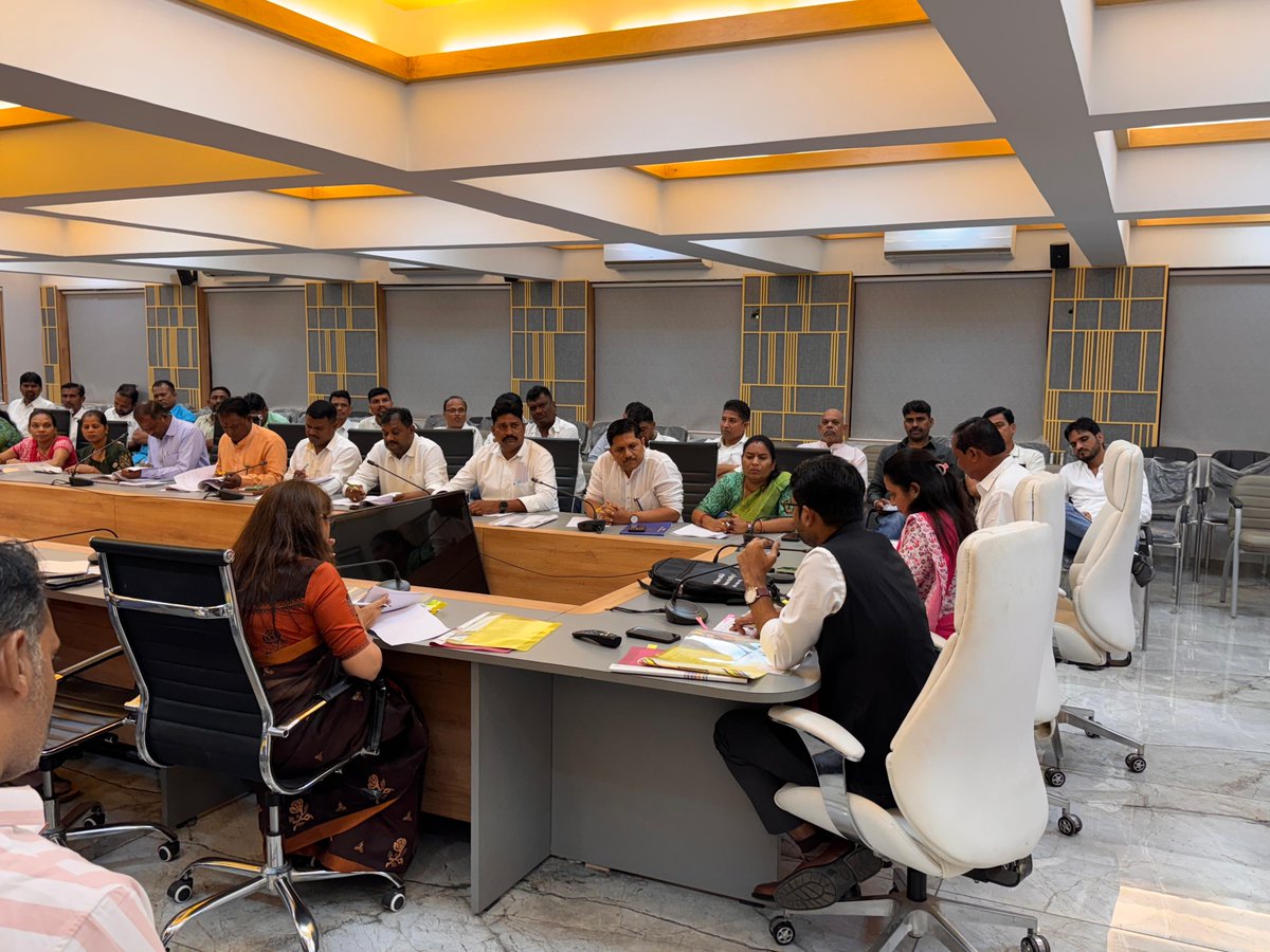 છોટાઉદેપુર જિલ્લામાં 2024-25માં 100% વેરા વસૂલાત માટે છોટાઉદેપુરની સીમળફળીયા અને બોડેલીની સણીયાદ્રી ગ્રામ પંચાયતોને જિલ્લા પંચાયતમાં 30/07/2025ની સામાન્ય સભામાં પ્રશસ્તિપત્ર આપ્યું. 
<a href="/CMOGuj/">CMO Gujarat</a> <a href="/GujPRHDept/">Panchayat, Rural Housing & Rural Dev. Department</a> <a href="/GujDCoffice/">Guj DCoffice</a> <a href="/infocugog/">Info ChhotaUdepur GoG</a>