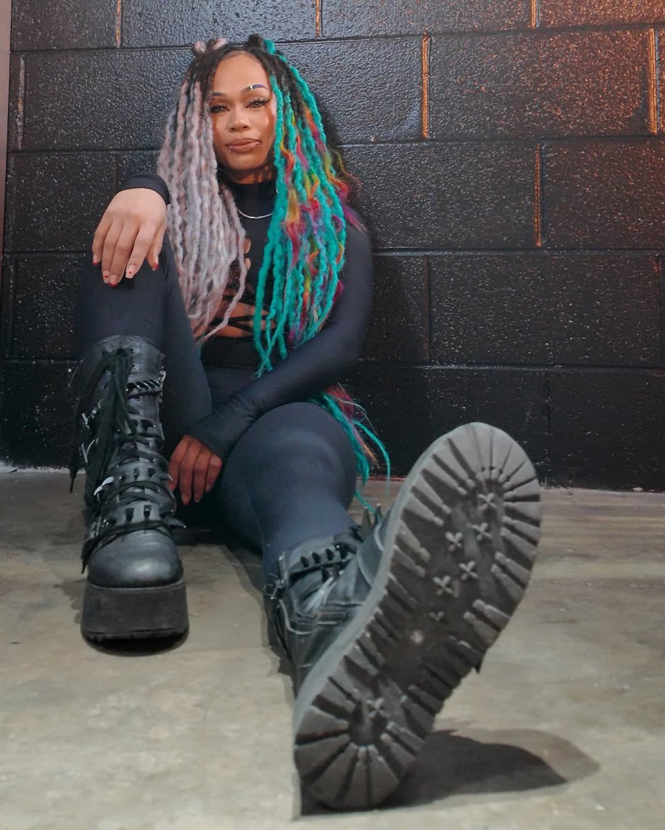 ✵✵✵✵✵

“𝘎𝘰𝘪𝘯𝘨 𝘢𝘭𝘭 𝘪𝘯 𝘸𝘪𝘵𝘩 𝘱𝘶𝘳𝘦 𝘴𝘵𝘺𝘭𝘦.”