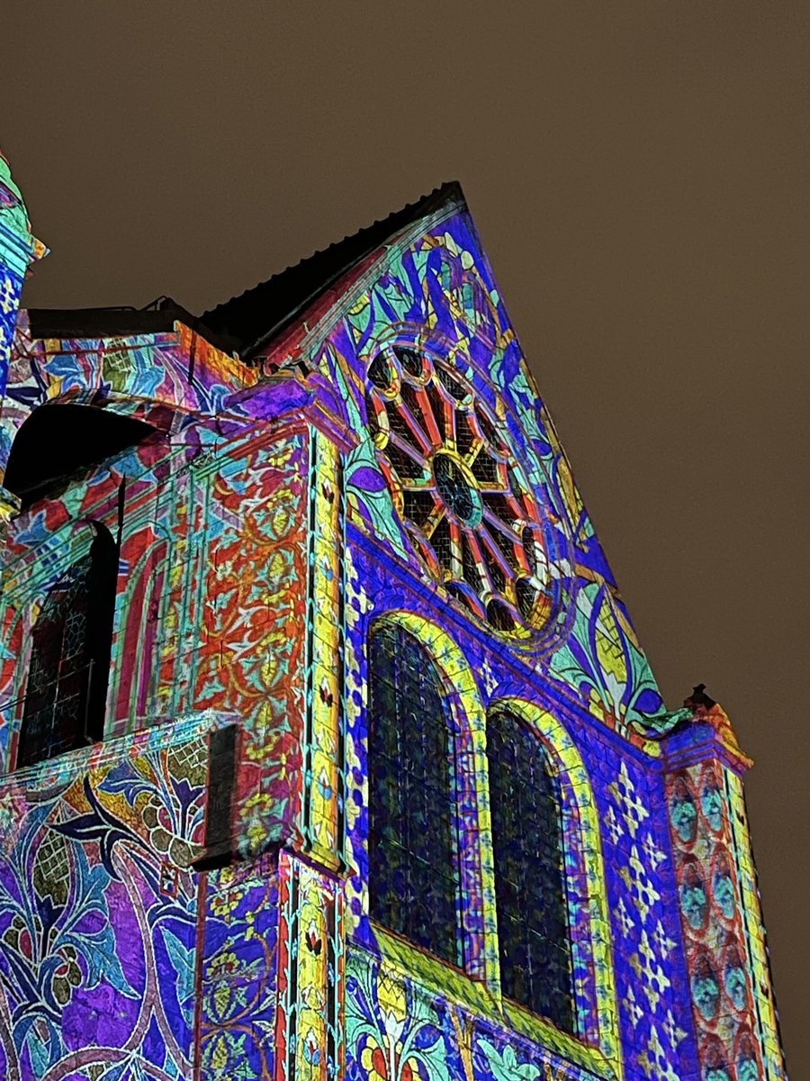 ChartresLumiere's tweet photo. ✨ La scénographie de l’église Saint-Aignan est brève, mais saisissante. Prenez le temps de la contempler plusieurs fois… chaque seconde révèlera de nouveaux détails ! ⏳💫
🛎️ ► https://t.co/OzFI7jwwct

#Chartresenlumieres #Chartres #illumination ​@VilledeChartres https://t.co/aYc9TBGHvj