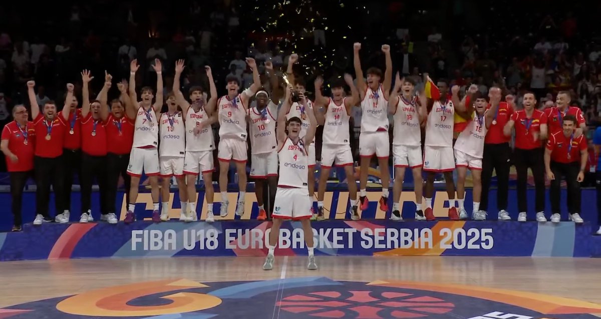 CBClaret's tweet photo. Pedro Durán, médico del equipo femenino de nuestro club, se ha proclamado Campeon de Europa U18. Enhorabuena a todo el equipo @BaloncestoESP, en especial a Pedro, que acumula un increíble palmares en los últimos 4 Europeos (🥈 2022,🏅 2023,🥈 2024 y🏅 2025) #U18EuroBasket https://t.co/IrMlUfC1n1