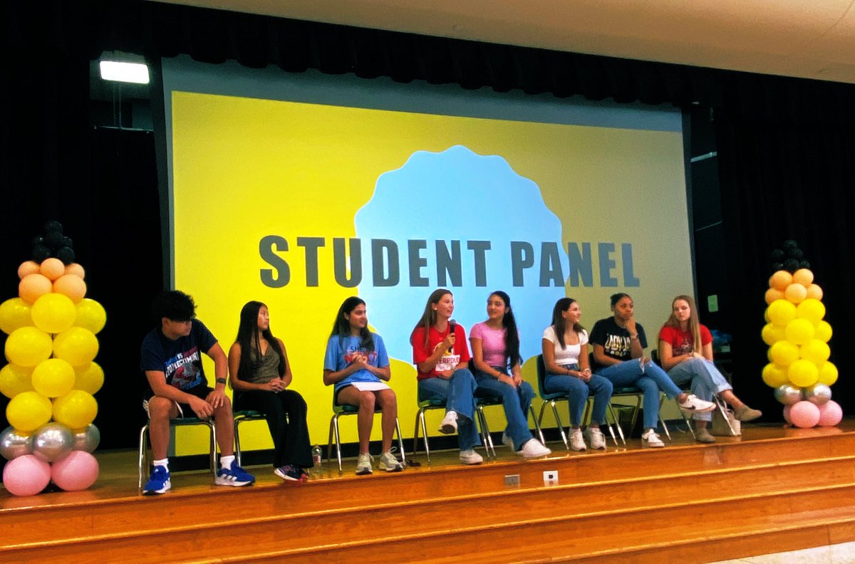 jag_counseling's tweet photo. It was so wonderful hearing from our former Jaguars! They were absolutely amazing. I can’t believe how much they have grown, matured and developed such wise perspectives on life. Leaving Jag prints on our hearts 🐾🐾🐾 https://t.co/xvu8MyFM1L