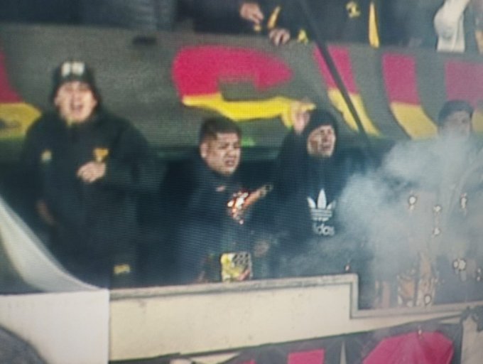 ramirocamacho1's tweet photo. #Ingenuos❓
Está es una disculpa que no tiene ni pies ni cabeza por parte de la #UltraSur barra del @ClubStrongest. Se piensa que la gente es tonta❓Deben merecer la sanción que corresponde por parte de las autoridades pertinentes. https://t.co/FrEnnh0uxY