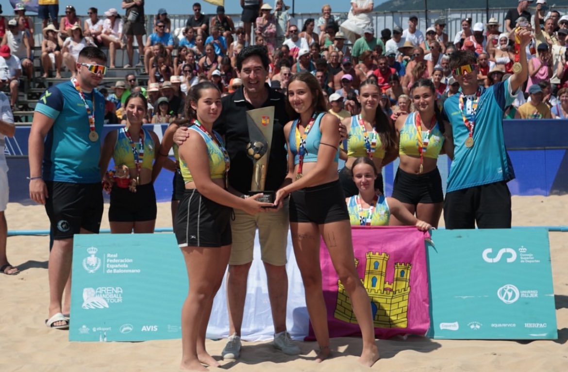 BMPozueloCva's tweet photo. 🤩 NOS LLEGAN GRANDÍSIMAS NOTICIAS DESDE LAREDO 🤩

👧🏻 En categoría infantil femenina, nuestra jugadora Natalia Ocaña se ha proclamado Campeona de España con nuestros amigos de Beach Caserio Ciudad Real https://t.co/HlwEaPgOVl