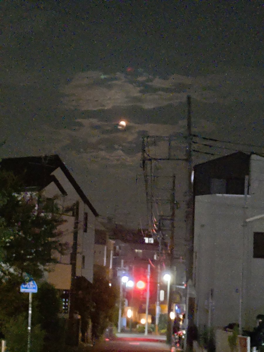 CtrTomoco's tweet photo. 雲のベッドでお月さま おねんね
#GlimpseGroup https://t.co/SaVsZuFOWY