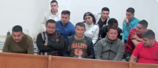 luchovoltios's tweet image. #ElDato de los 12 policías detenidos por corruptos. Hacían capturas ilegales, extorsiones y tenían relación con bandas delincuenciales #Bogotá #PuenteAranda