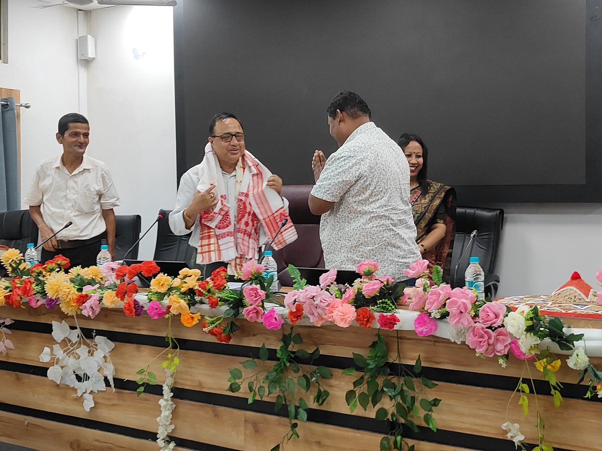 DCSonitpur's tweet image. A review meeting of the FPD&amp;amp;CA Dept was held today at DC Office, Sonitpur, chaired by DC Shri Ananda Kumar Das, with ADC Smti. Dyotiva Bora &amp;amp; Dy. Director (i/c) FPD&amp;amp;CA Shri Kaalicharan Kalita. 
Staff &amp;amp; GPSS/WCCS Secretaries attended.
#Sonitpur #FPDCA #PublicDistribution