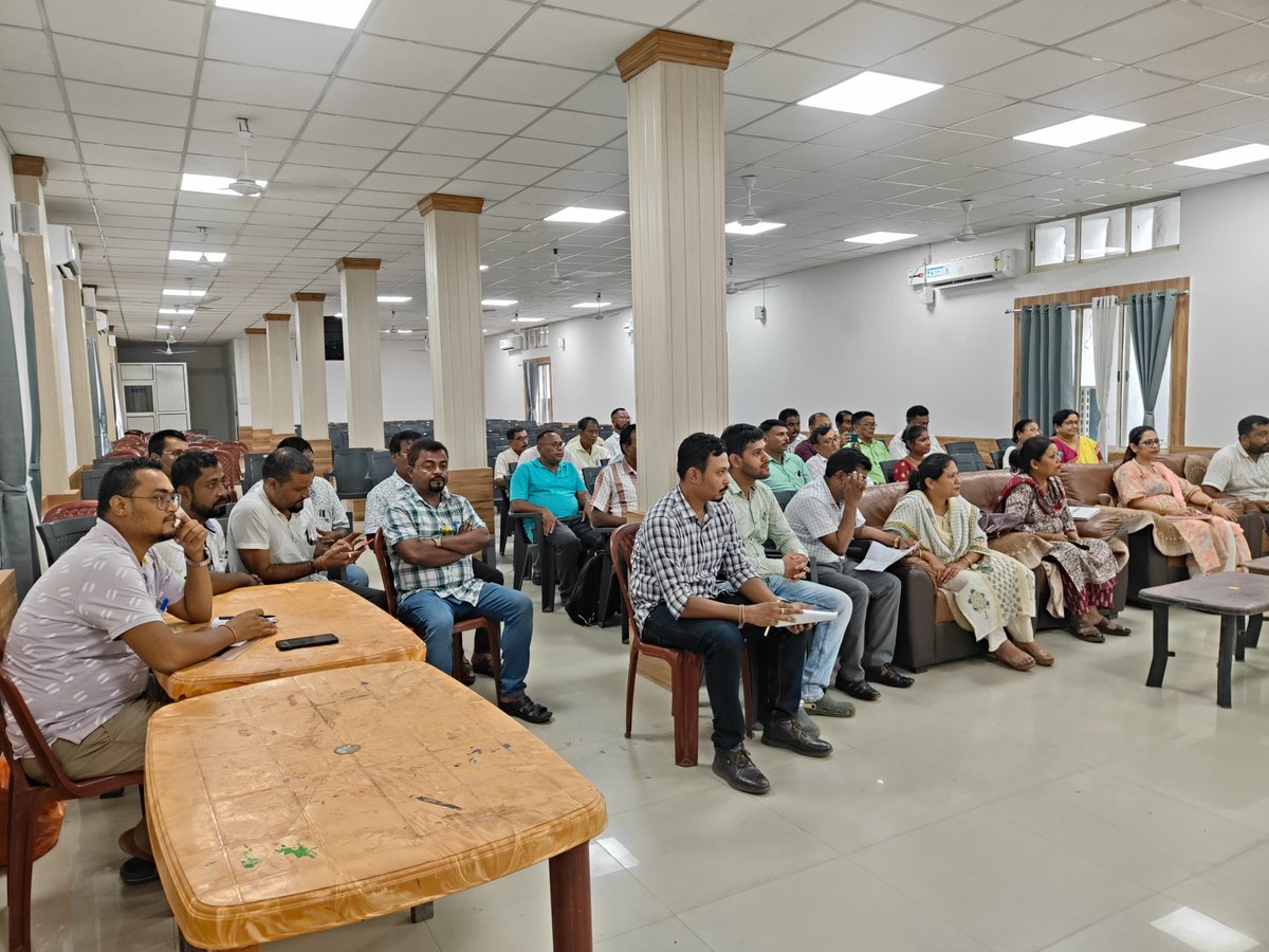 DCSonitpur's tweet image. A review meeting of the FPD&amp;amp;CA Dept was held today at DC Office, Sonitpur, chaired by DC Shri Ananda Kumar Das, with ADC Smti. Dyotiva Bora &amp;amp; Dy. Director (i/c) FPD&amp;amp;CA Shri Kaalicharan Kalita. 
Staff &amp;amp; GPSS/WCCS Secretaries attended.
#Sonitpur #FPDCA #PublicDistribution