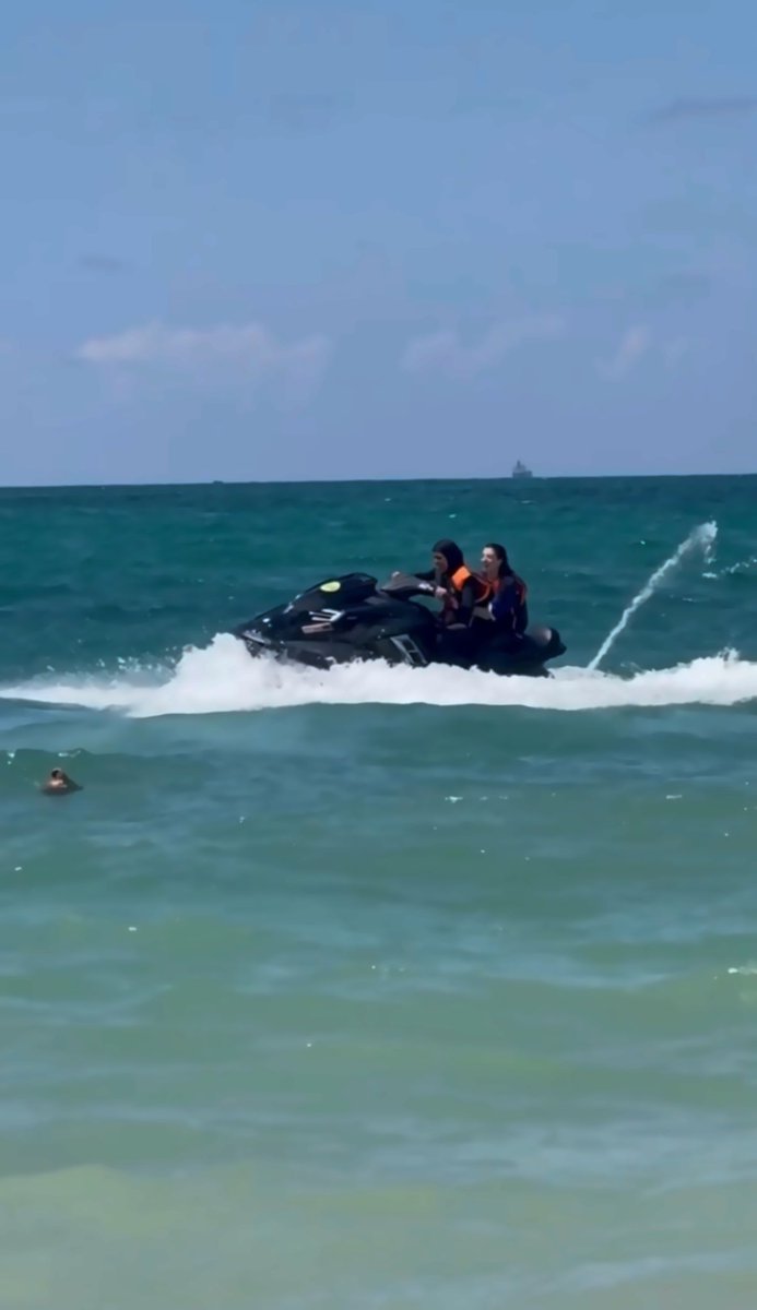 Jet-skiing 🤍💙 <a href="/AmaniEkhleif/">m.</a>