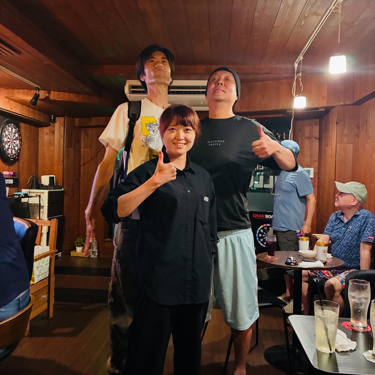 【カジュアルバー イルム仙川】

仙川の夜を、そっと照らす…。

二重扉を開けると、木のぬくもりとやわらかな照明に包まれる〝都会のオアシス〟のような空間✨🛋️

でも、イルムの一番の魅力は…やっぱり“ひと”✨🥰

店長の石井さんは、若くして熱量たっぷり✨🔥