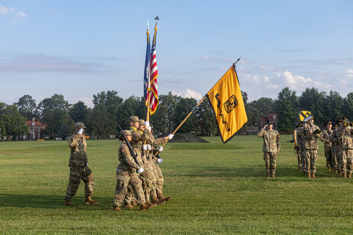 ArmyROTC's tweet image. It's time to celebrate for 7th Regiment #AdvancedCamp Cadets as they graduate from #CadetSummerTraining! 🎉 👏
📸: Teagan O'Meara, Ball State University & Talitha Maloy, Ohio University, CST Public Affairs Office