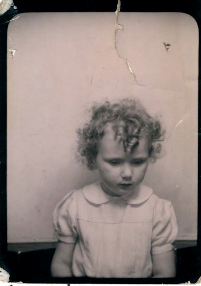 5 August 1928 | A French Jewish girl, Bella Rubin, was born in Paris.

She arrived at #Auschwitz on 19 July 1942 in a transport of 1,000 Jews deported from Drancy together white her mother Marta and a younger sister Micheline. They were all murdered in a gas chamber.