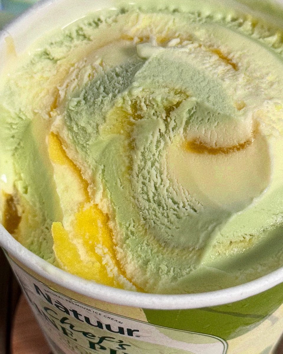 나뚜루 바질 마스카포네 𖧧 𓂃˖₊ 

정말정말 맛있는 아이스크림 또 발견했어요 !!

녹진한 마스카포네 치즈의 맛과 바질의 향,
중간중간 청귤 잼이 일깨워주는 상쾌함 …

이 모든게 차갑고 부드러운 아이스크림에서 느껴지니
천국의 여름밤 같은 맛이에요~ (⸝⸝⸝╸ . ╺⸝⸝⸝)