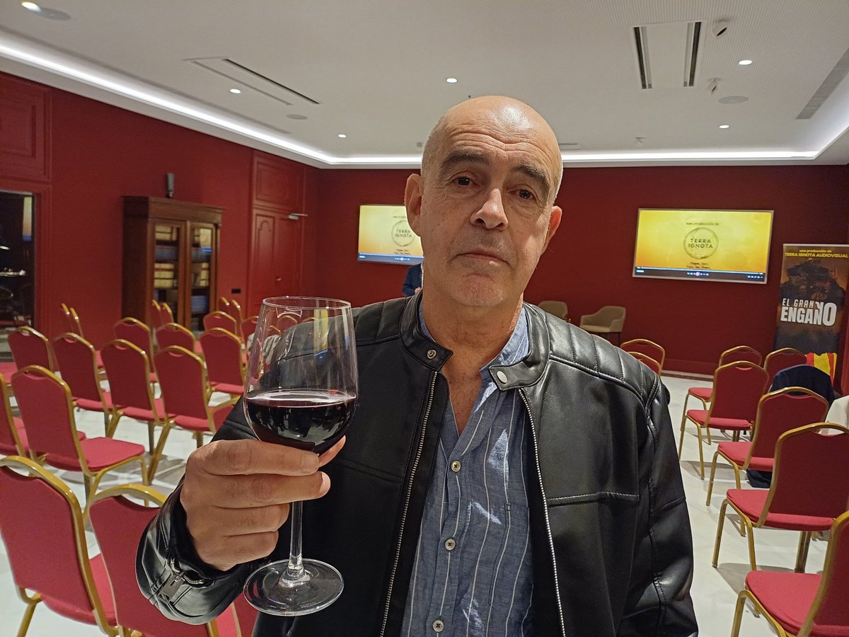 Albert Soler es el gran cronista satírico del procés, además de un gran periodista y mejor persona. Gracias a personas como él la pesadilla que hemos vivido en Cataluña ha sido un poco más llevadera. #proces #albertsoler #puigdemontaprision