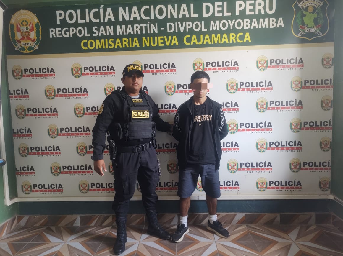 #SanMartín 🚨 | En una rápida acción y tras verificar las cámaras de video vigilancia, efectivos de la comisaría rural Nueva Cajamarca, detuvieron a un sujeto quien habría hurtado un vehículo que se encontraba estacionado en el pasaje Galindona del barrio 2 de Mayo.