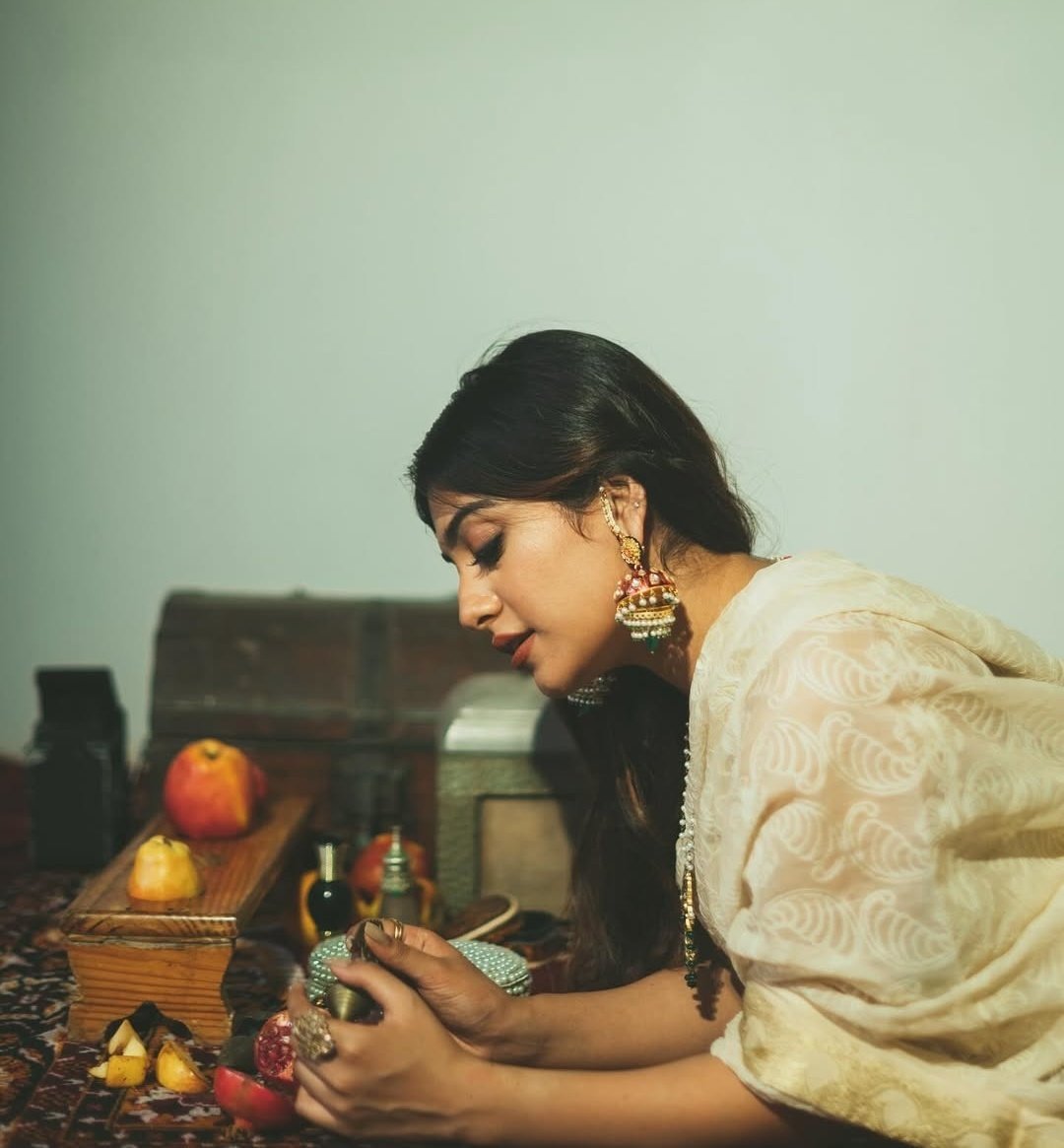 Navvin Krrishnraj / नवीन कृष्णराज (@nkrrishnraj) on Twitter photo Wishing you a very happy birthday most beautiful, gorgeous, superstar, actress and charming queen <a href="/sonaolickal_/">SONA OLICKAL 🌻</a> garu ❤️. God bless you and keep shining with blessings and lots of love 💛
#HBDSona #HBDSonaOlickal
#HappyBirthdaySonaOlickal Wishing you a very happy birthday most beautiful, gorgeous, superstar, actress and charming queen <a href="/sonaolickal_/">SONA OLICKAL 🌻</a> garu ❤️. God bless you and keep shining with blessings and lots of love 💛
#HBDSona #HBDSonaOlickal
#HappyBirthdaySonaOlickal
