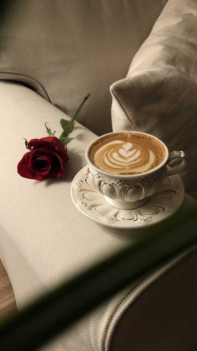 اصنعوا لأنفسكم  يوم جميــل
واغلقوا كل الأبواب التي تفسد مزاجكم