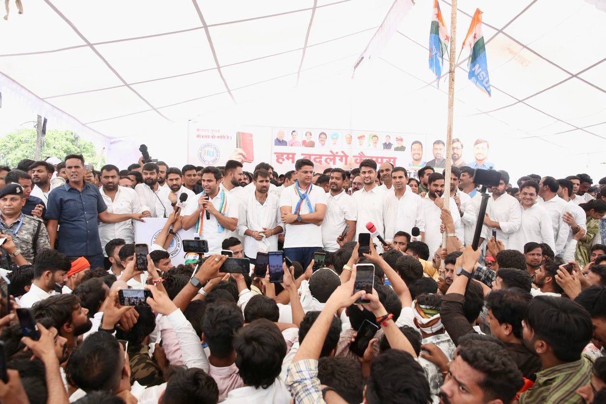 GURJAR BOYS PAGE (@gurjarboyspage) on Twitter photo आज जयपुर के शहीद स्मारक पर आयोजित NSUI की छात्र संघ चुनाव बहाल को लेकर मुख्यमंत्री आवास घेराव में पूर्व उपमुख्यमंत्री सचिन पायलट ज़ी और NSUI राष्ट्रीय अध्यक्ष वरुण चौधरी की उपस्थिति ने आंदोलन को नई ताक़त दी।
समाज के सितारे एक साथ
<a href="/varunchoudhary2/">Varun Choudhary</a> <a href="/SachinPilot/">Sachin Pilot</a> आज जयपुर के शहीद स्मारक पर आयोजित NSUI की छात्र संघ चुनाव बहाल को लेकर मुख्यमंत्री आवास घेराव में पूर्व उपमुख्यमंत्री सचिन पायलट ज़ी और NSUI राष्ट्रीय अध्यक्ष वरुण चौधरी की उपस्थिति ने आंदोलन को नई ताक़त दी।
समाज के सितारे एक साथ
<a href="/varunchoudhary2/">Varun Choudhary</a> <a href="/SachinPilot/">Sachin Pilot</a>