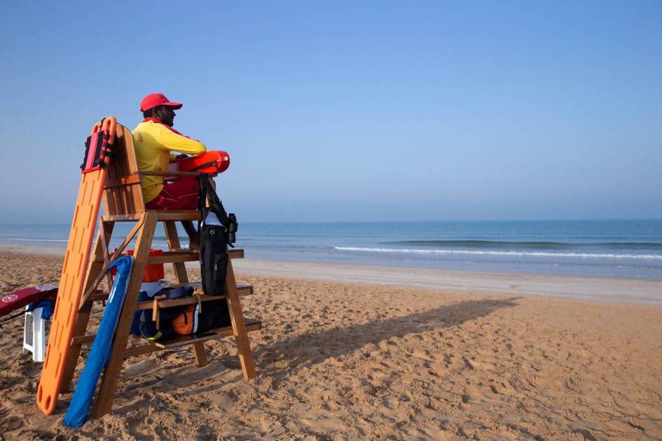 هل تؤيد فكرة طرح وظيفة (مراقب شاطئ) ؟!
تكون لدية مهارة، معرفة، ودراية الكاملة بعملية الانقاذ البحري.