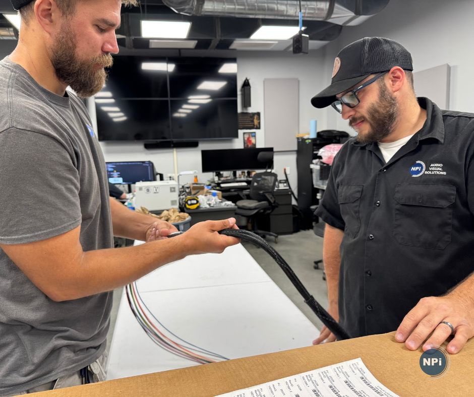 NPiAVS's tweet image. Tuesdays mean #TeamWork! 💪 

Our team is gearing up for the next wave of epic shows, stay tuned!

#EventProfs #AVPros #AV #EventTech #NPiAV #Team #Event #Tech #Crew #Tuesday #WeLoveOurJob