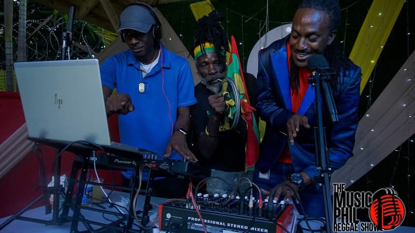 musicphill's tweet image. Musicphill #While some people worry , I work, Music is more than just a job, it&apos;s a lifestyle,  Music keeps me up at times , but Music keeps me going,  getting spiritual upliftment through melodies and lyrics which evoke feelings which at times cannot be explained but is felt