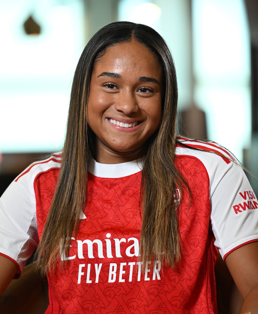 2️⃣1️⃣ today 🎂

Happy birthday, Olivia Smith! 🥳

#UWCL || <a href="/ArsenalWFC/">Arsenal Women</a>