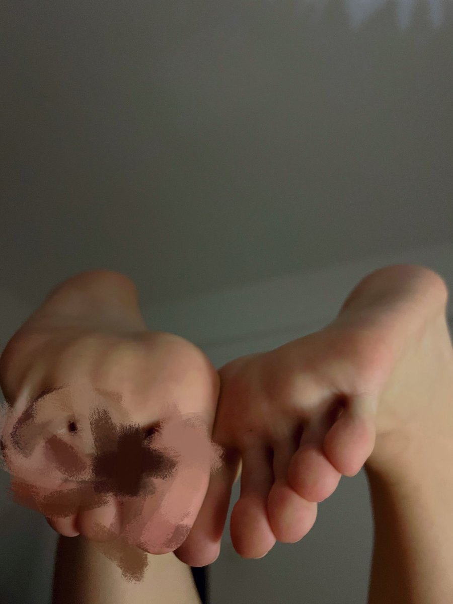 想看清曲奇大人的脚呀~那就吐钱呀贱狗
#findom #女s #atm #黑心 #女高 #榨金
