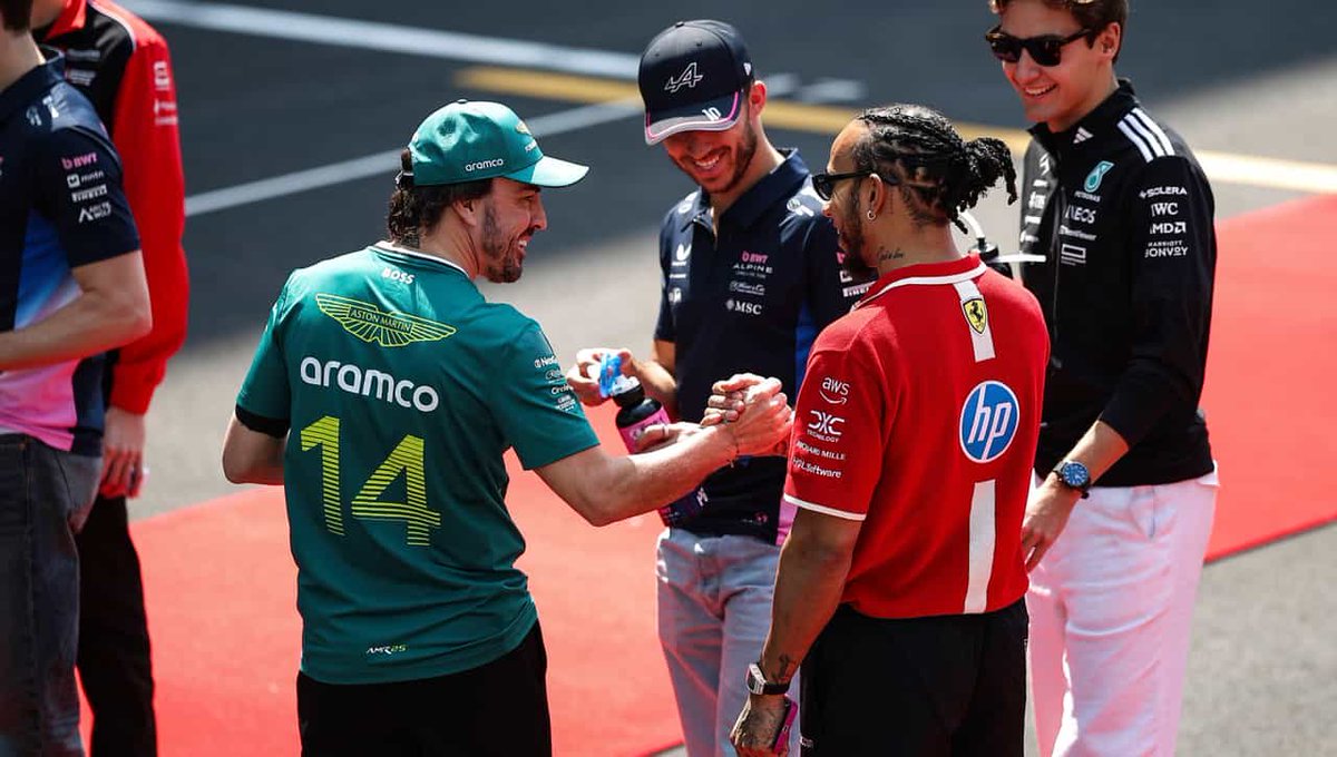 Sky Sport sobre el rendimiento de Lewis Hamilton:

“El tiempo pasa para todos los deportistas, excepto para Fernando Alonso. Si Hamilton cree que se ha vuelto inútil, o al menos que sus capacidades se han deteriorado significativamente, es difícil entender por qué seguirá”.