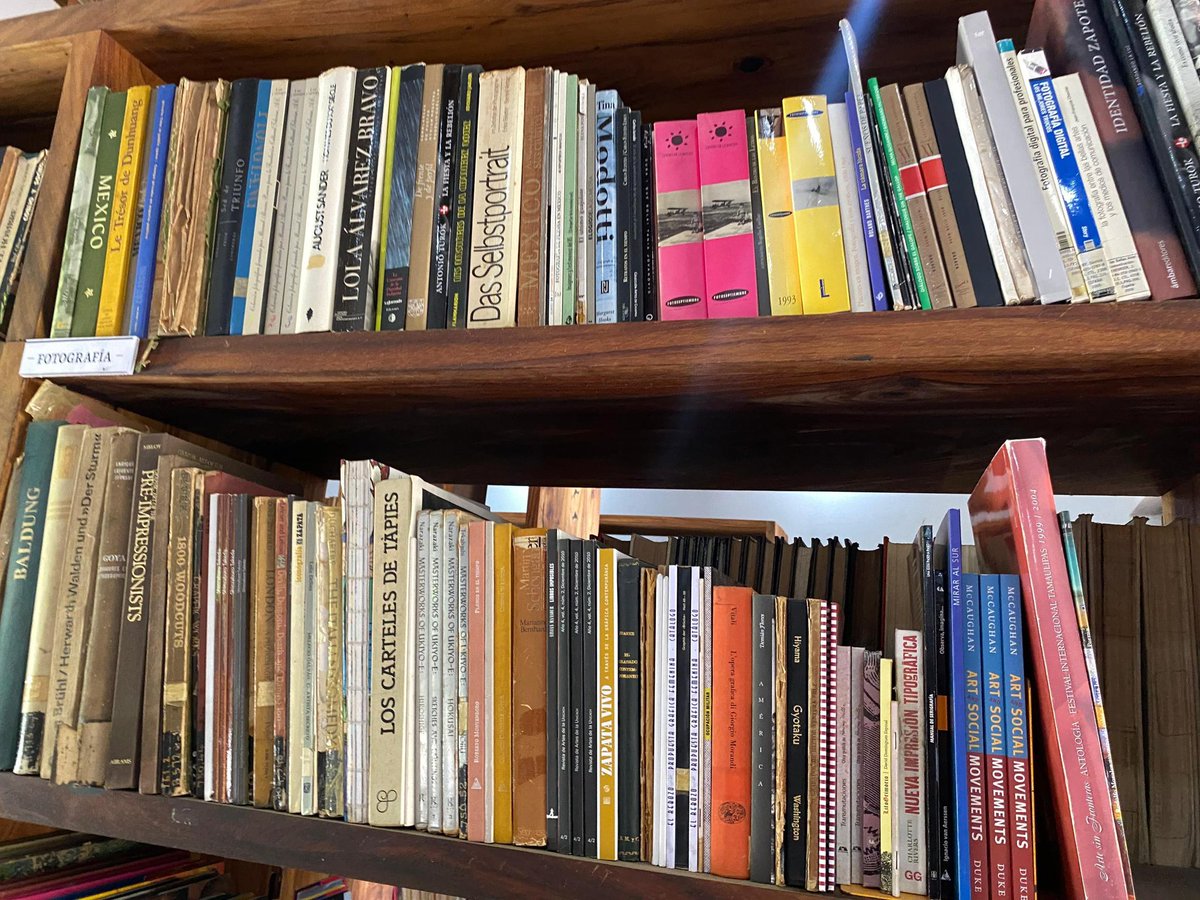 DONACIÓN DE LIBROS 

Se realizó una donación de libros infantiles, editados por Artes de México, a la biblioteca de la Casa de la Cultura de Juchitán.
Más de 30 libros se suman al acervo de la biblioteca a la cual Amigos del IAGO y del CFMAB A.C. realiza donaciones constantes.