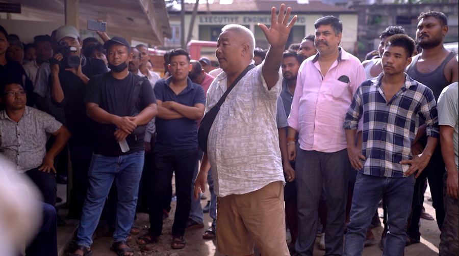 Dimapur municipal employees continue protests over unpaid salaries, leaving garbage uncollected and civic services disrupted across the city.
Read more:
easternmirrornagaland.com/unpaid-dimapur…