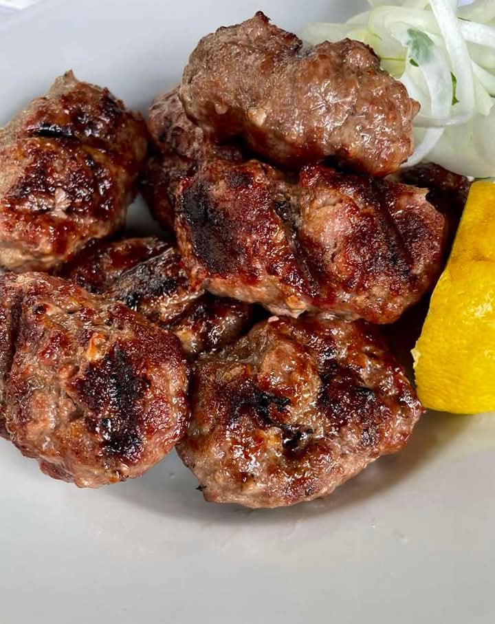 Και αν δεν σας αρέσουν τα ρομαντικά μου..Έχω κεφτεδάκια για τους καλοφαγάδες.