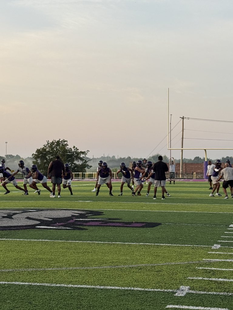 Day ✌🏼 We’re up before the sun. Grinding while the world sleeps. This is where the difference is made! #sunrisegrind #expectexcellence #eisdallin