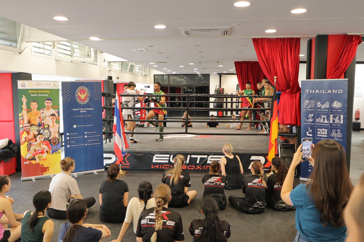 ThailandGermany's tweet photo. 🇹🇭🥊 Thai spirit meets Berlin grit! On 2 Aug 2025, the Thai Embassy &amp; Armed Forces brought Muay Thai to 🇩🇪. Over 50 enthusiasts trained with former champs, learning punches, kicks &amp; elbows—Muay Thai in action! #MuayThai #Berlin #RTETeamBerlin https://t.co/am3ZnpeDYA