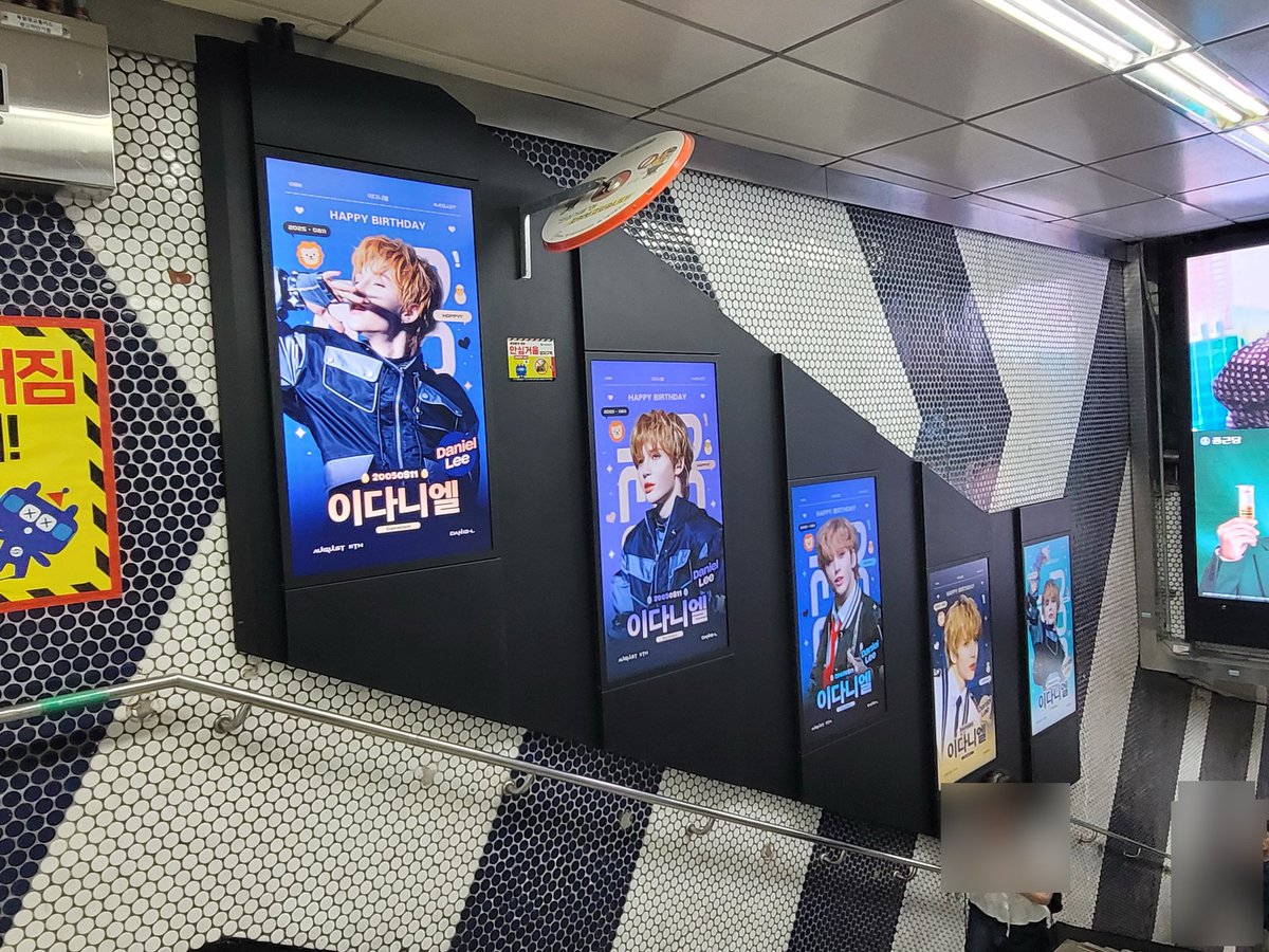 Danielism_CN's tweet photo. Feedback photos of Gangnam Station's 20DID~ 

It was originally scheduled to go online on August 6th. Since we purchased the full-site package, after the test, they kindly added an extra day for us!

#DANIEL #Daniellee #이다니엘 #다니엘 #SMTR25 #SMTOWN #SMNBG #SMTRANIEE https://t.co/Gk7c71lseK