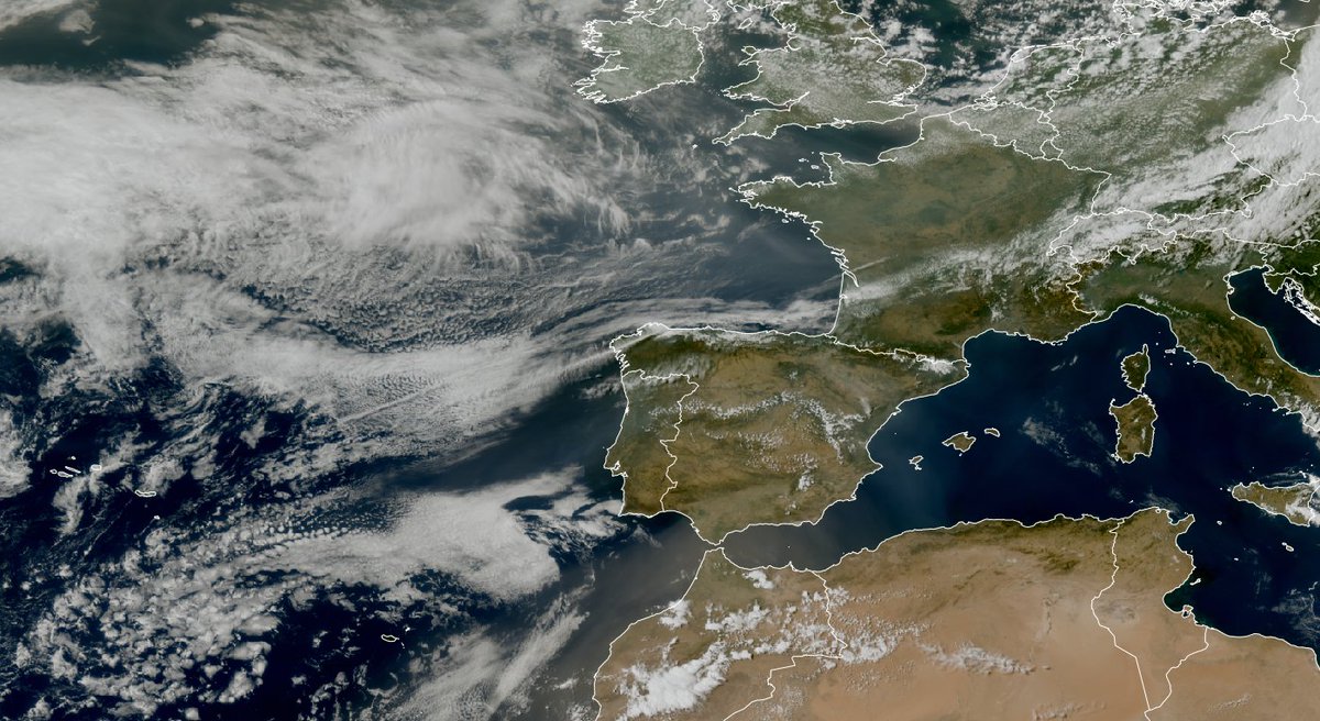 No es infrecuente que hacia el 4 o el 5 de agosto un frente roce la vertiente cantábrica. Como se ve en la imagen este año también lo hace, y si bien es débil está contribuyendo a que las temperaturas se suavicen algo respecto a ayer en el tercio/mitad norte peninsular. Al mismo
